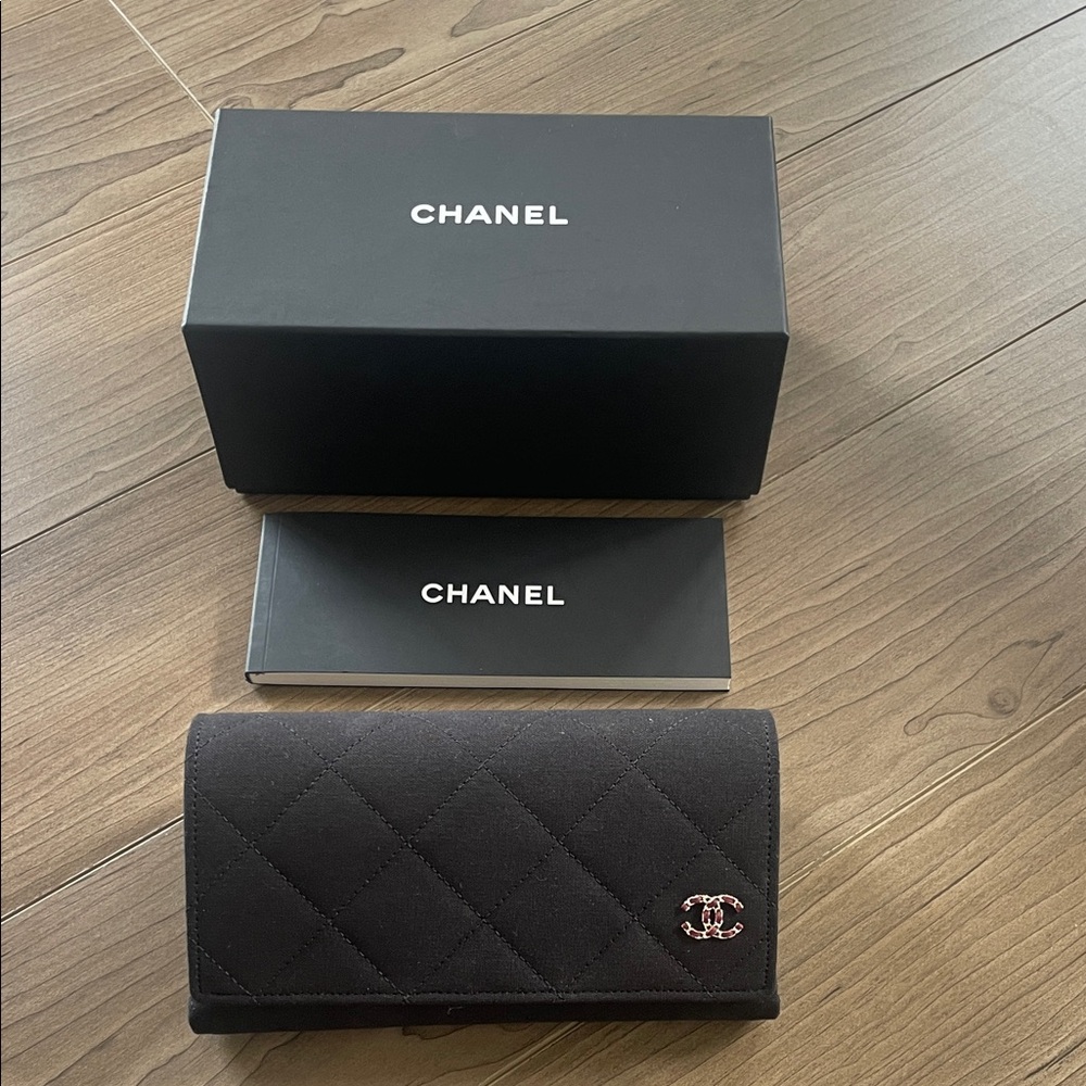 Chanel Black Quilted Sunglass Case w/Box and Dust Cloth